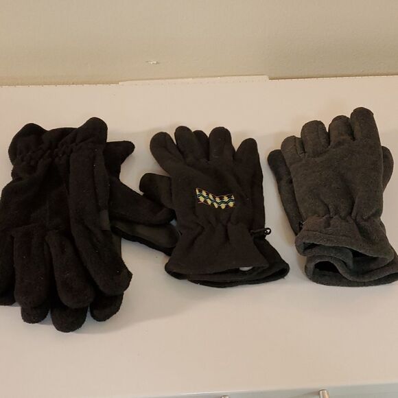 3 pair of winter gloves. Black ones XXL, 2 pair medium. Black and gray. - Picture 1 of 9